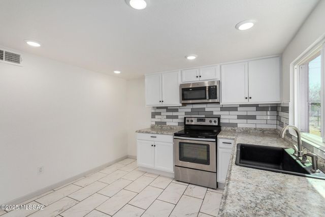 2429 E Cameron Vista, Tucson, AZ 85713