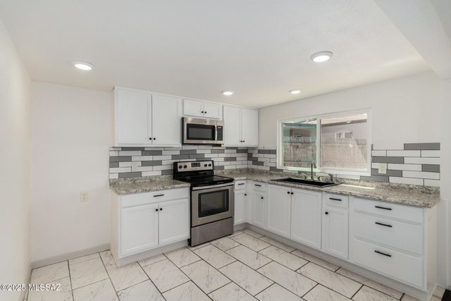 2429 E Cameron Vista, Tucson, AZ 85713