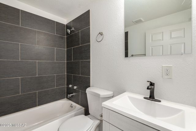 2429 E Cameron Vista, Tucson, AZ 85713