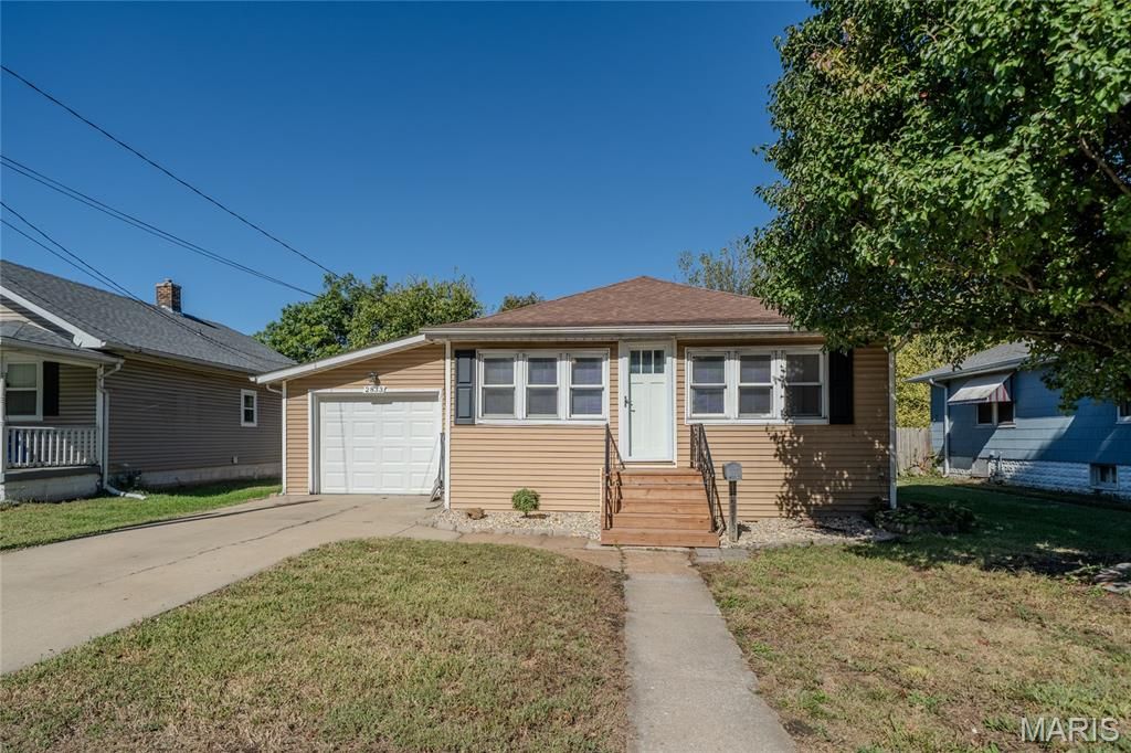 2833 Palmer Avenue, Granite City, IL 62040