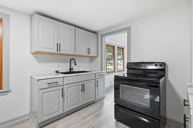 85 Silas St, Springfield, MA 01109