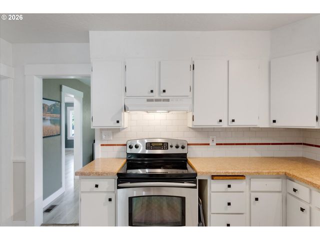 807 S PEARL St, Centralia, WA 98531