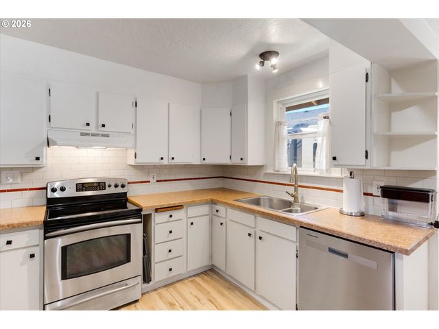 807 S PEARL St, Centralia, WA 98531