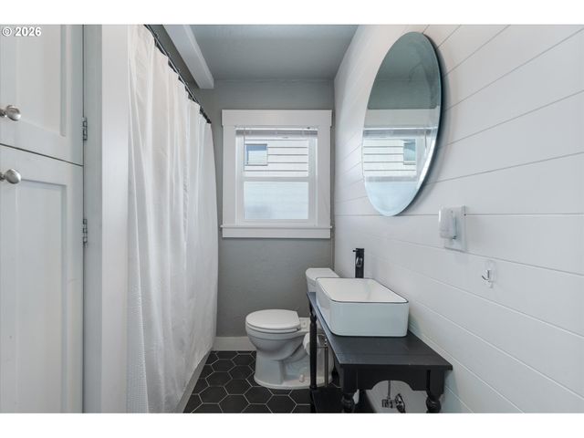 807 S PEARL St, Centralia, WA 98531