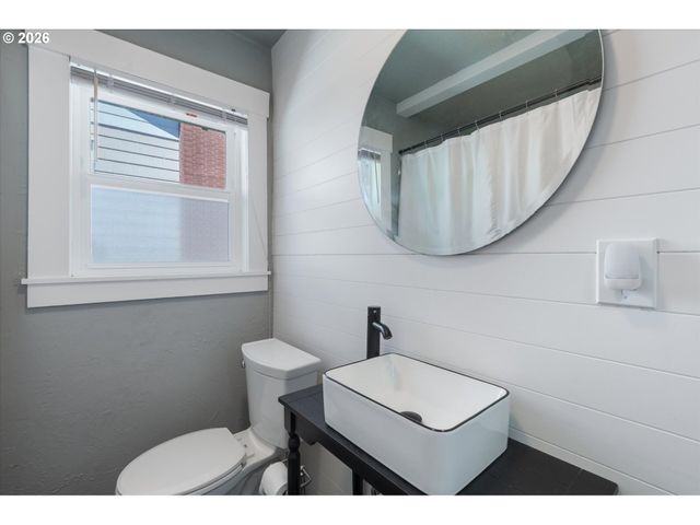 807 S PEARL St, Centralia, WA 98531