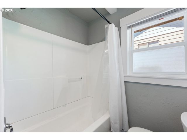 807 S PEARL St, Centralia, WA 98531