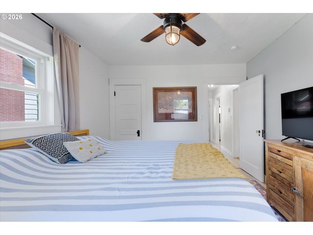 807 S PEARL St, Centralia, WA 98531