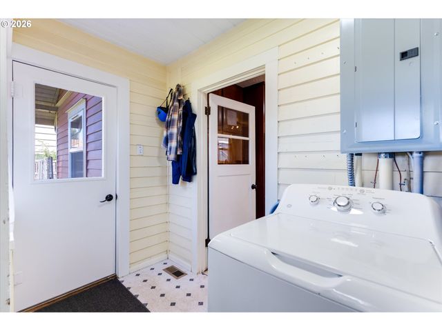 807 S PEARL St, Centralia, WA 98531