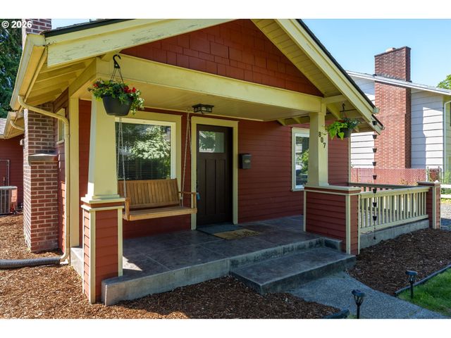 807 S PEARL St, Centralia, WA 98531