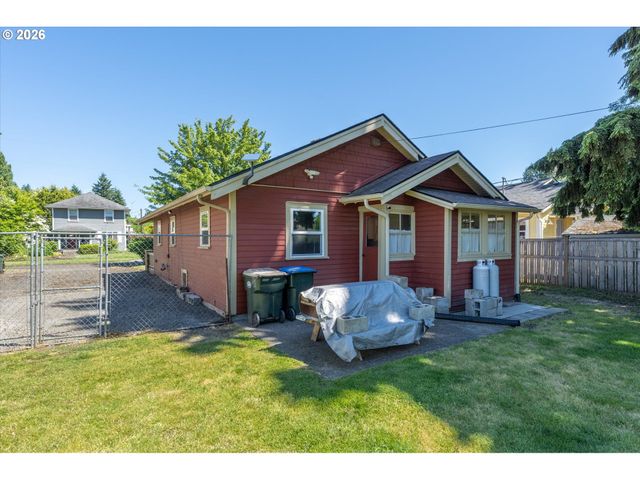 807 S PEARL St, Centralia, WA 98531