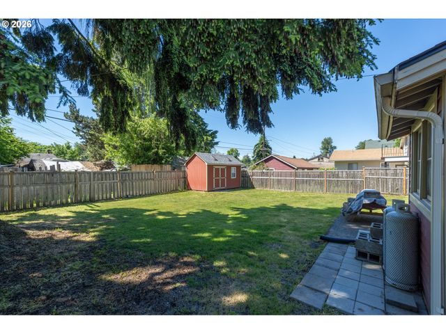 807 S PEARL St, Centralia, WA 98531
