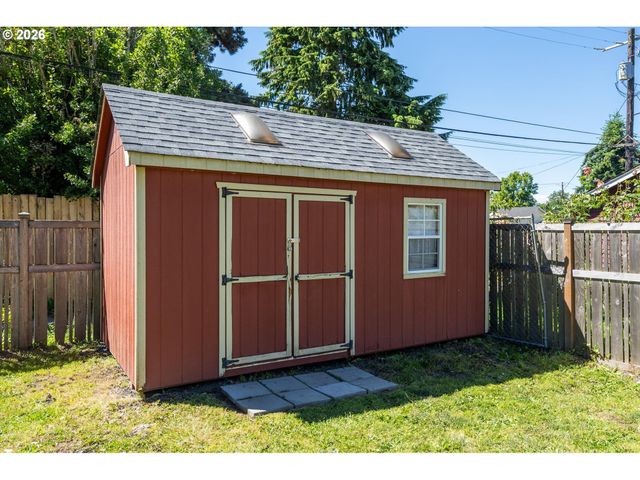 807 S PEARL St, Centralia, WA 98531