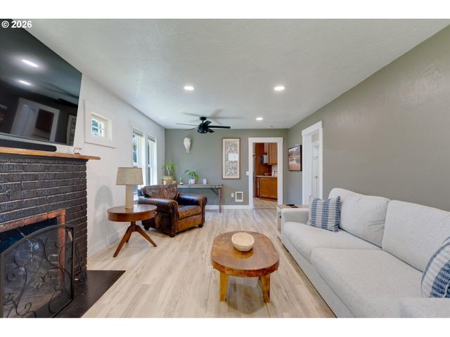 807 S PEARL St, Centralia, WA 98531