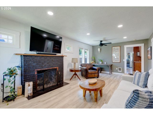 807 S PEARL St, Centralia, WA 98531