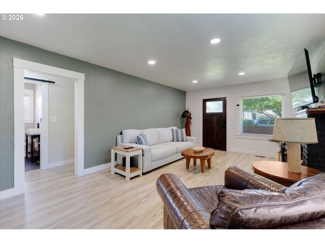 807 S PEARL St, Centralia, WA 98531
