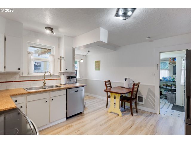 807 S PEARL St, Centralia, WA 98531