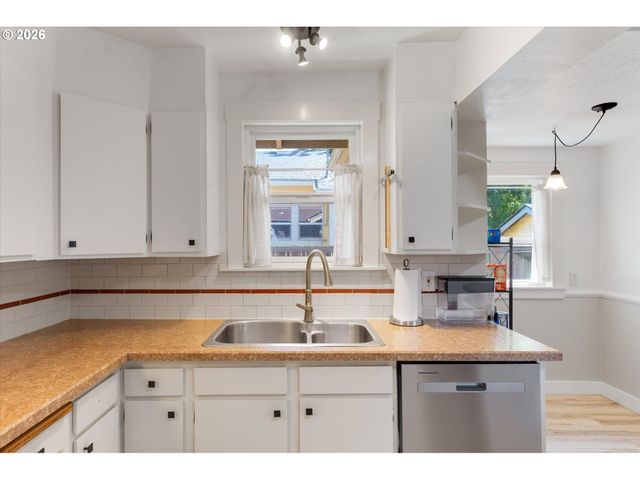 807 S PEARL St, Centralia, WA 98531