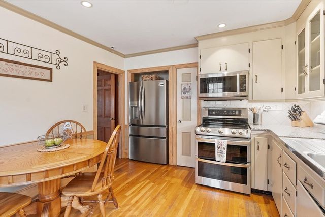 289 Sterling Rd, Lancaster, MA 01523