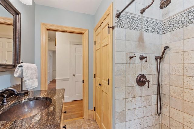289 Sterling Rd, Lancaster, MA 01523
