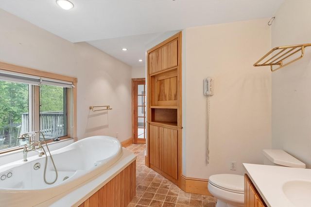 289 Sterling Rd, Lancaster, MA 01523