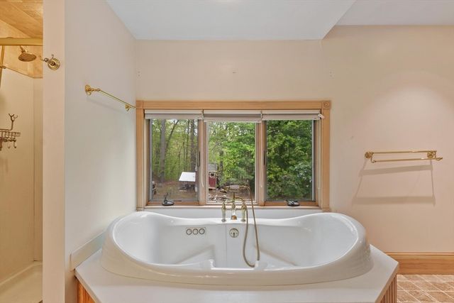 289 Sterling Rd, Lancaster, MA 01523