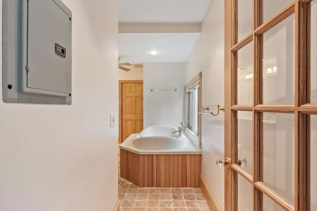 289 Sterling Rd, Lancaster, MA 01523
