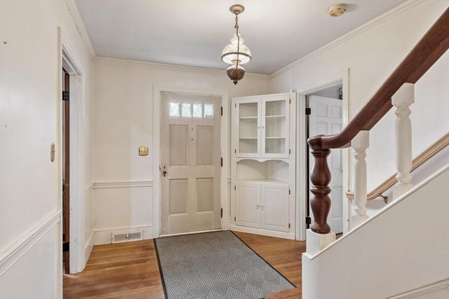 289 Sterling Rd, Lancaster, MA 01523