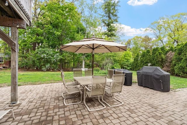 289 Sterling Rd, Lancaster, MA 01523