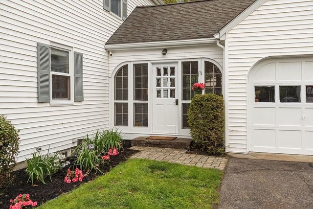 289 Sterling Rd, Lancaster, MA 01523