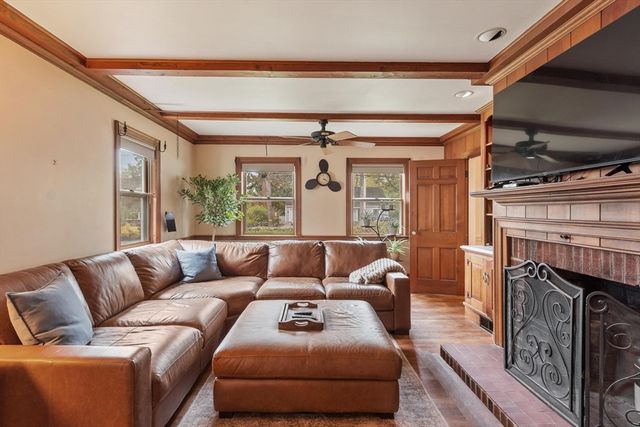 289 Sterling Rd, Lancaster, MA 01523