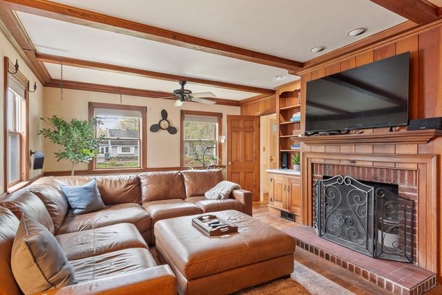 289 Sterling Rd, Lancaster, MA 01523