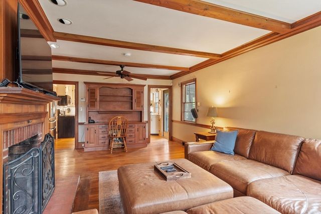 289 Sterling Rd, Lancaster, MA 01523
