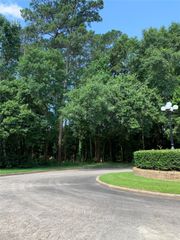 901 Longmire, Conroe, TX 77304