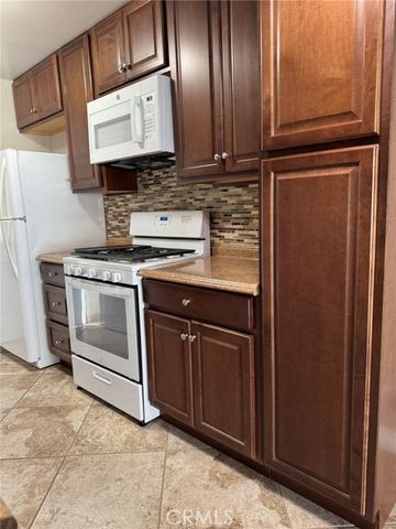 150 E Lakeshore Drive 14, Lake Elsinore, CA 92530