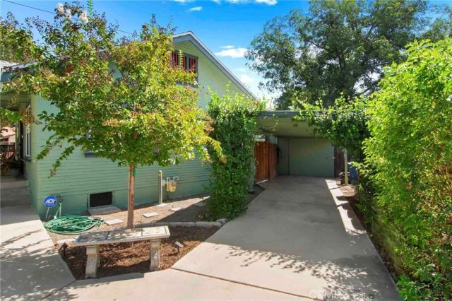 5766 Grand Avenue, Riverside, CA 92504