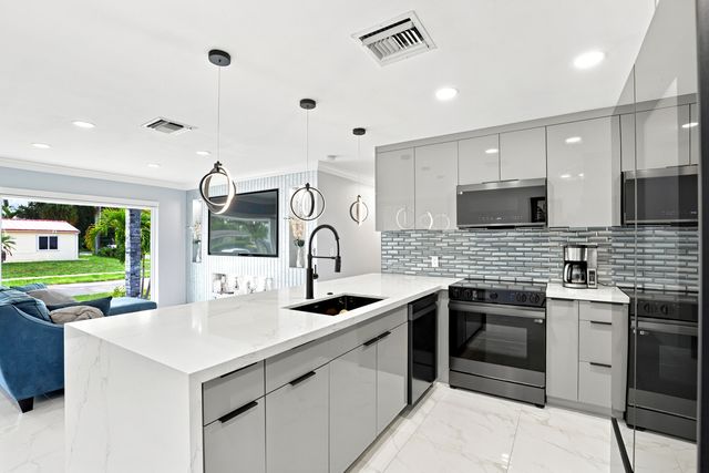 2331 SW 50TH Terrace, Fort Lauderdale, FL 33317