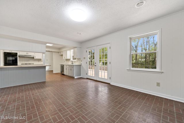 6104 Gruich Circle, Ocean Springs, MS 39564