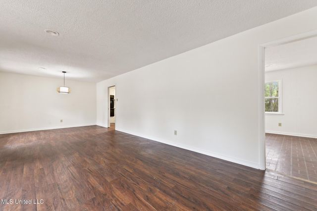 6104 Gruich Circle, Ocean Springs, MS 39564