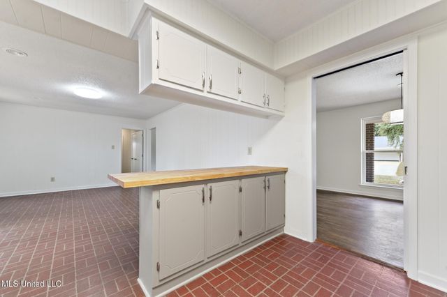 6104 Gruich Circle, Ocean Springs, MS 39564