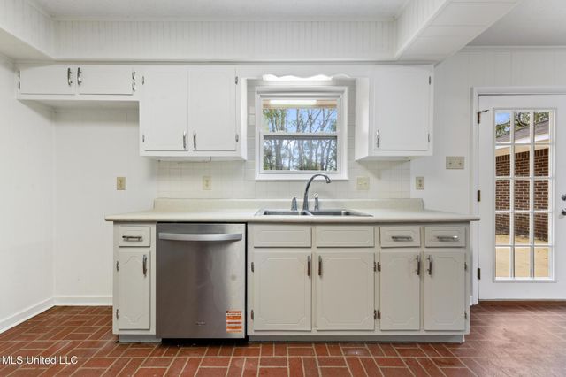 6104 Gruich Circle, Ocean Springs, MS 39564