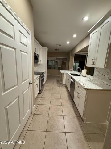 10910 W LAURELWOOD Lane, Avondale, AZ 85392