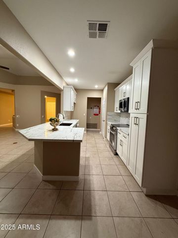 10910 W LAURELWOOD Lane, Avondale, AZ 85392