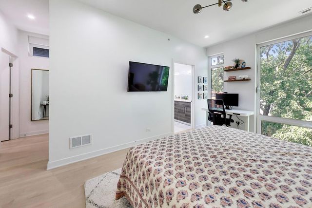 2025 W CRYSTAL Street 3, Chicago, IL 60622