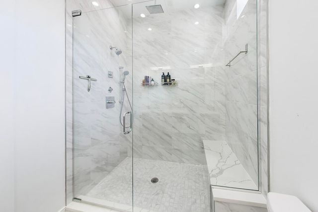 2025 W CRYSTAL Street 3, Chicago, IL 60622