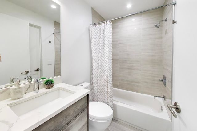 2025 W CRYSTAL Street 3, Chicago, IL 60622