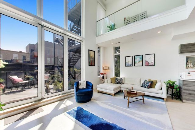 2025 W CRYSTAL Street 3, Chicago, IL 60622