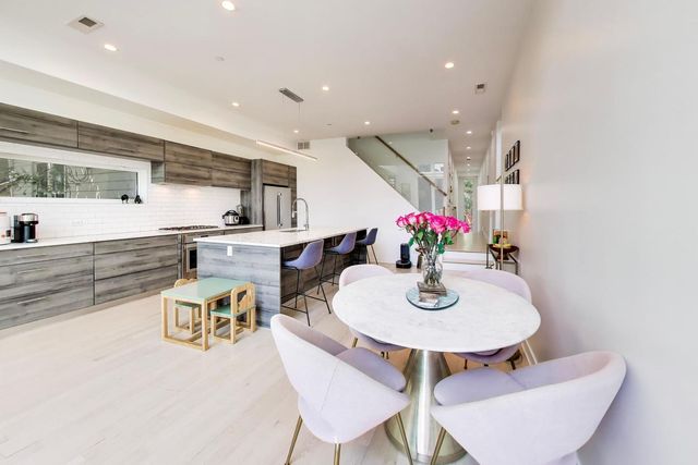 2025 W CRYSTAL Street 3, Chicago, IL 60622