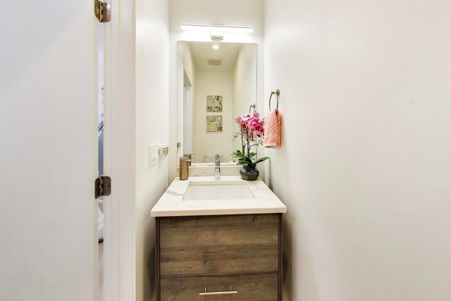 2025 W CRYSTAL Street 3, Chicago, IL 60622