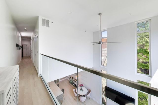 2025 W CRYSTAL Street 3, Chicago, IL 60622