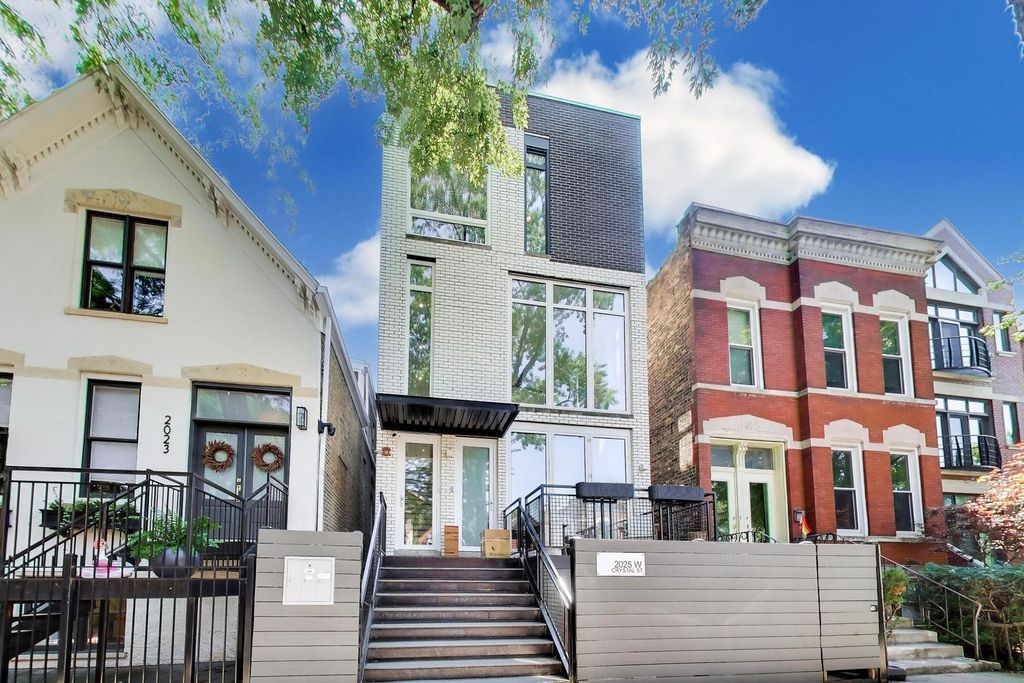 2025 W CRYSTAL Street 3, Chicago, IL 60622